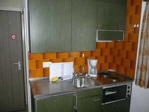 Fridge, oven, cookware/dishes/utensils - Chesa Margretta by Interhome (Sils Maria)