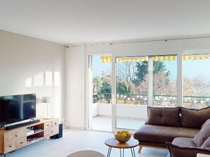 TV - Casa delle Vigne by Interhome (Minusio)