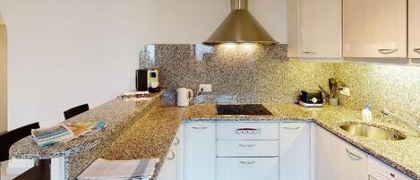 Refrigerador, microondas, horno y lavavajillas