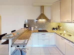 Kühlschrank, Mikrowelle, Ofen, Geschirrspüler