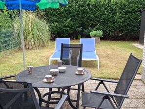 Outdoor dining - "De Korre 4" mit privatem Garten und Terrasse by Interhome (Callantsoog)