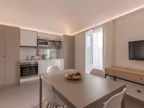Fridge, microwave, oven, dishwasher - Großes Appartement in Ragusa mit Kleinem Balkon by Interhome (Marina di Ragusa)