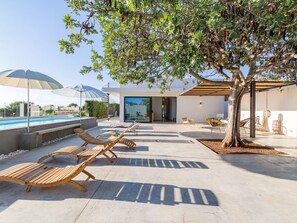 Pool - Demetra, moderne Villa mit Pool und Meerblick by Interhome (Marina di Ragusa)
