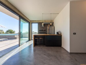 Fridge, oven, dishwasher, cookware/dishes/utensils - Demetra, moderne Villa mit Pool und Meerblick by Interhome (Marina di Ragusa)