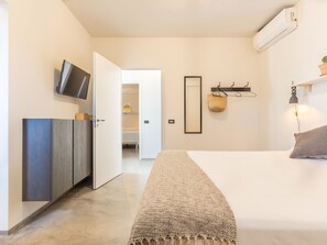 Internet - Demetra, moderne Villa mit Pool und Meerblick by Interhome (Marina di Ragusa)