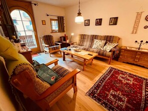 TV - Chesa Dusch by Interhome (Samedan)