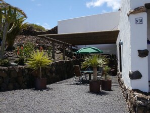 Outdoor dining - Casa Cueva by Interhome (Guatiza)