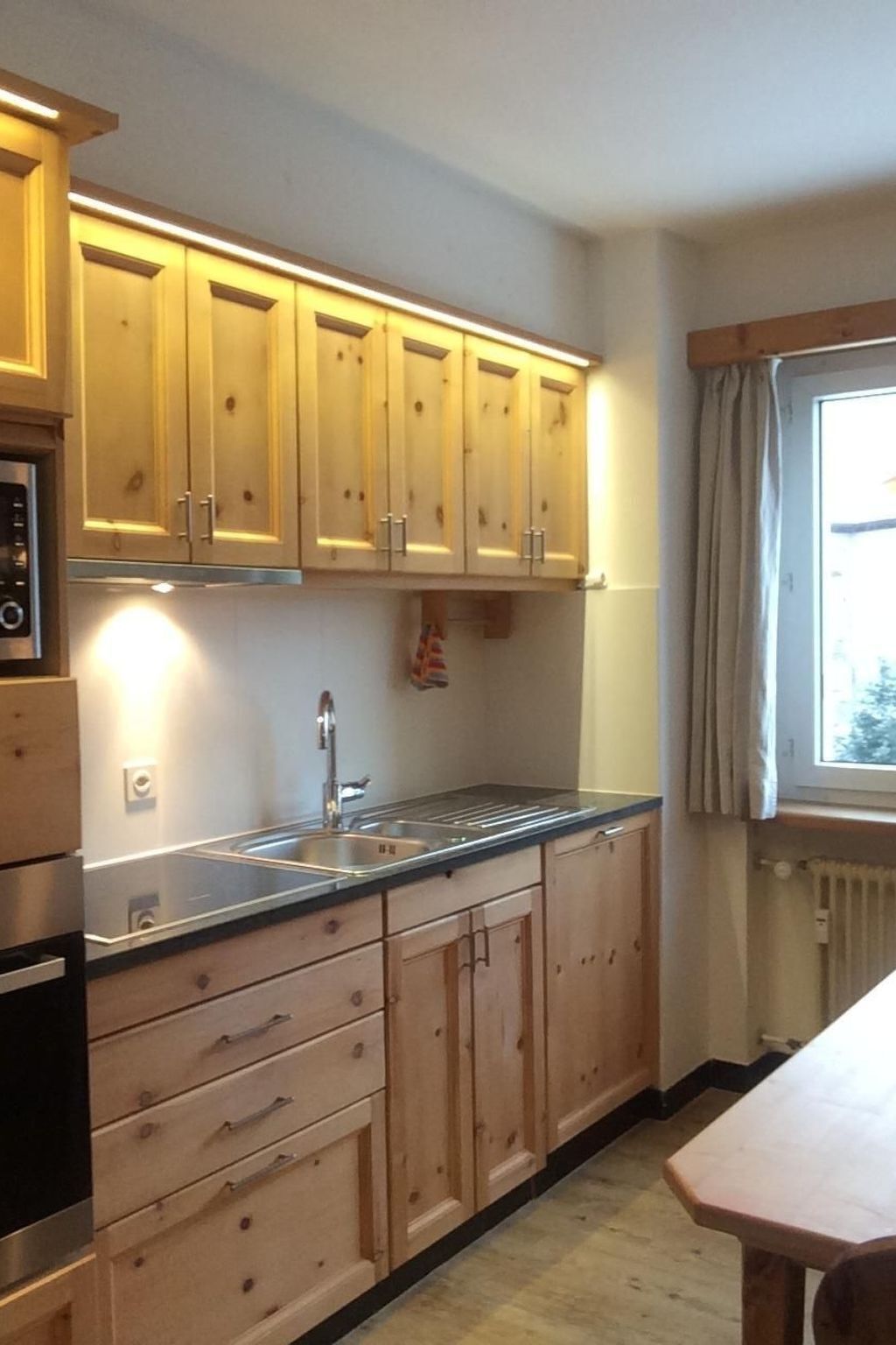 雪櫃、微波爐、焗爐、洗碗機