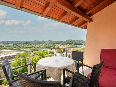 in Krapinske Toplice mit Terrasse by Interhome