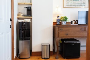 Interior - Charming historic stay in the heart of Sturgeon Bay! This studio retreat offers a warm and oh-so-cozy four-post bed, walk-in shower, a smart TV, and steps from the waterfront, all the shops and festivals! (Sturgeon Bay)