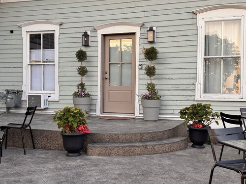 Charming historic stay in the heart of Sturgeon Bay! This studio retreat offers a warm and oh-so-cozy four-post bed, walk-in shower, a smart TV, and steps from the waterfront, all the shops and festivals!