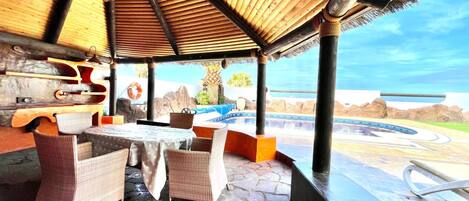 屋外ダイニングエリア