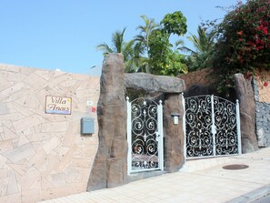 Exterior detail - Chalet "Anais luxury villas" by Interhome (Armeñime)