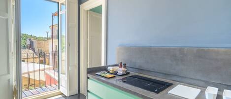 Fridge, cookware/dishes/utensils