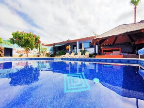 A heated pool - Chalet "Anais luxury villas" by Interhome (Armeñime)
