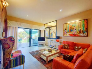 TV, DVD player - Chalet "Anais luxury villas" by Interhome (Armeñime)