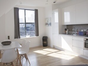 Fridge, microwave, oven, dishwasher - Urban Stay Shard View 1-Bett 1-Bad Penthouse by Interhome (London)