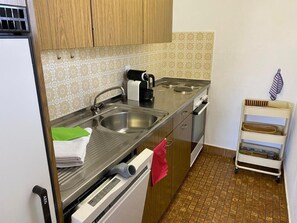 Réfrigérateur, four, lave-vaisselle