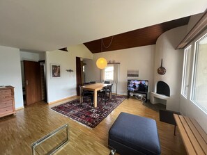 TV - Chesa Calderas 6 by Interhome (Bever)