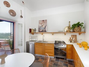 Fridge, oven, dishwasher, cookware/dishes/utensils - Cu Viva' Wohnung mit Wasserblick by Interhome (Marina di Ragusa)