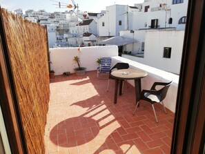 Outdoor dining - Touristenwohnung "Atico en Vejer". by Interhome (El Parralejo)