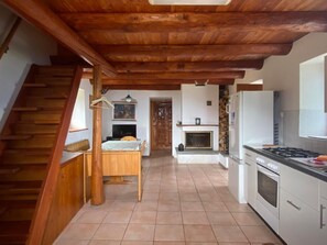 Fridge, oven, cookware/dishes/utensils - Cà du Papa 1 by Interhome (Intragna)