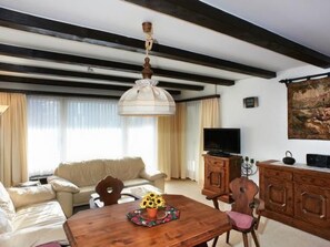 TV, DVD player - Chavallera Wohnheim Surlej 9 by Interhome (St. Moritz)