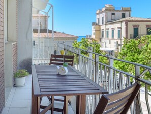 Outdoor dining - Talete, im Zentrum 40 m vom Strand entfernt by Interhome (Marina di Ragusa)
