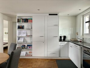 Fridge, oven, dishwasher, cookware/dishes/utensils - Wychelrain by Interhome (Grindelwald)