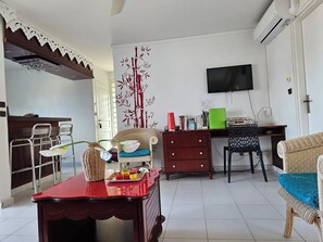 Interior - T2 swimming pool near beaches and town (Sainte-Anne)