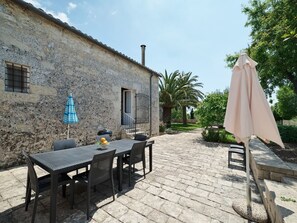 Outdoor dining - Scifazzo, typisch sizilianische Villa mit Swimmingpool by Interhome (Marina di Ragusa)