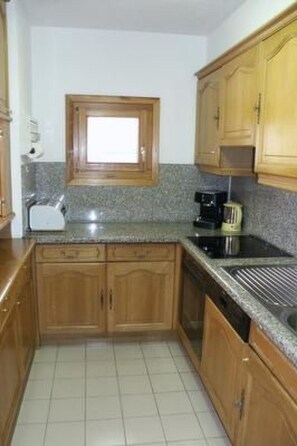 Fridge, oven, dishwasher, cookware/dishes/utensils - Ludains 4, APT. 25 by Interhome (St. Moritz)
