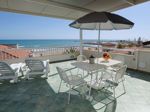 Outdoor dining - "Archimede" by Interhome (Marina di Ragusa)
