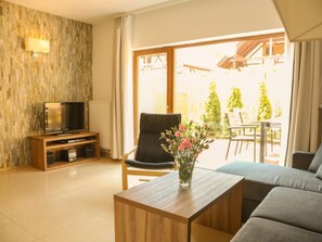 TV, fireplace - in Dźwirzyno mit Privater Terrasse by Interhome (Dzwirzyno)
