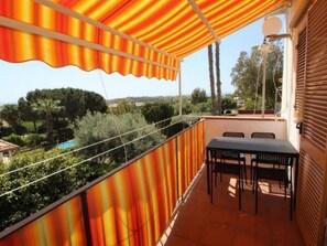 Outdoor dining - Wohnung "Kastalia" mit Infinity-Pool by Interhome (Marina di Ragusa)