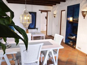 Dining - Lavastein-Bauernhaus Yazmina mit schönem Garten by Interhome (Casas de las Hoyas)