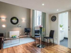 Interior - Urban Stay Portobello Market Studio by Interhome (London)
