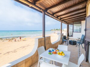 Outdoor dining - Numa, Wohnung am Strand - Punta Secca by Interhome (Punta Secca)