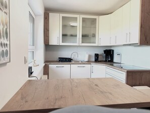 Refrigerador, microondas, horno, lavavajillas