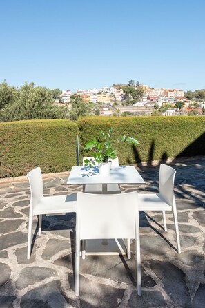 Outdoor dining - Wunderschöne Villa in einer einzigartigen natürlichen Umgebung by Interhome (Santa Brigida)