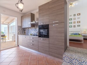 Fridge, oven, dishwasher, cookware/dishes/utensils - Amarillis, Wohnung am Strand by Interhome (Punta Secca)