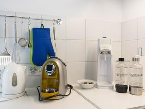 Jääkaappi, mikroaaltouuni, uuni, astianpesukone