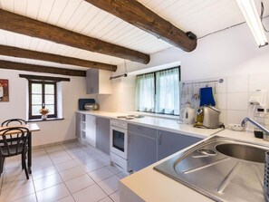 Kühlschrank, Mikrowelle, Ofen, Geschirrspüler