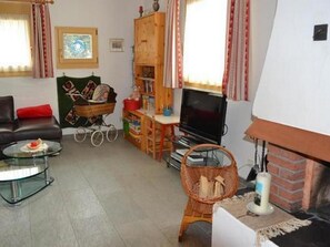 TV, DVD player - Familie Frei by Interhome (Bever)