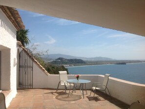 Outdoor dining - Villa mit außergewöhnlicher Aussicht und beheiztem Pool by Interhome (Salobreña)
