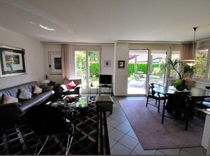 TV - Apartment Alice by Interhome (Ascona)