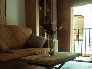 TV, DVD player - Touristische Wohnung "Apt. mit Balkonen". by Interhome (Sevilla)