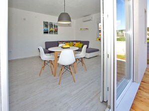 Dining - Große Wohnung in Bibinje mit Möblierter Terrasse by Interhome (Zadar/Bibinje)