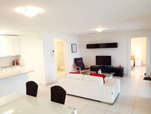 Interior - Modern Lake Suite Apt. 605 by Interhome (Locarno)