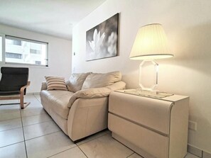 TV - Zentral am See 504 by Interhome (Locarno)